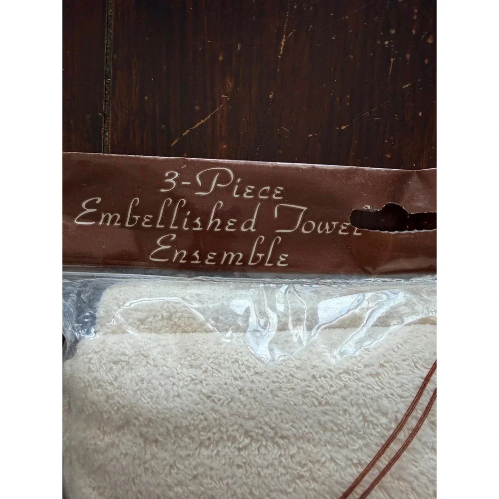 NOS Vtg Letters Inc 3 Piece Embellished Towel Set Floral Bow Cream Made in USA